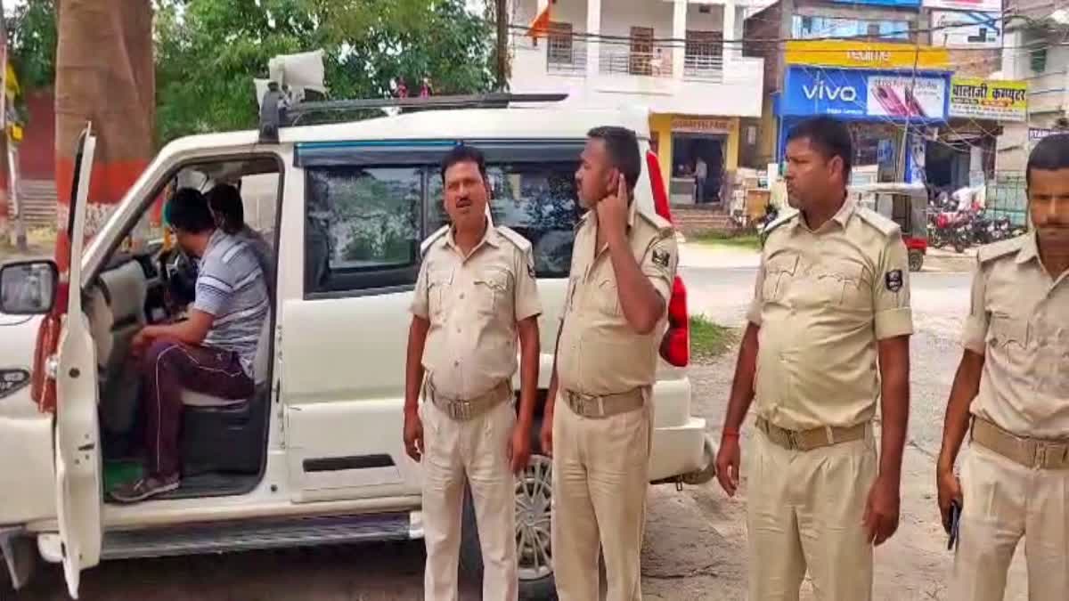 अररिया में खनन टीम पर जानलेवा हमला, जब्त ट्रैक्टर को छुड़ा ले गए उपद्रवी, 4 जवान घायल - ATTACK ON MINING TEAM