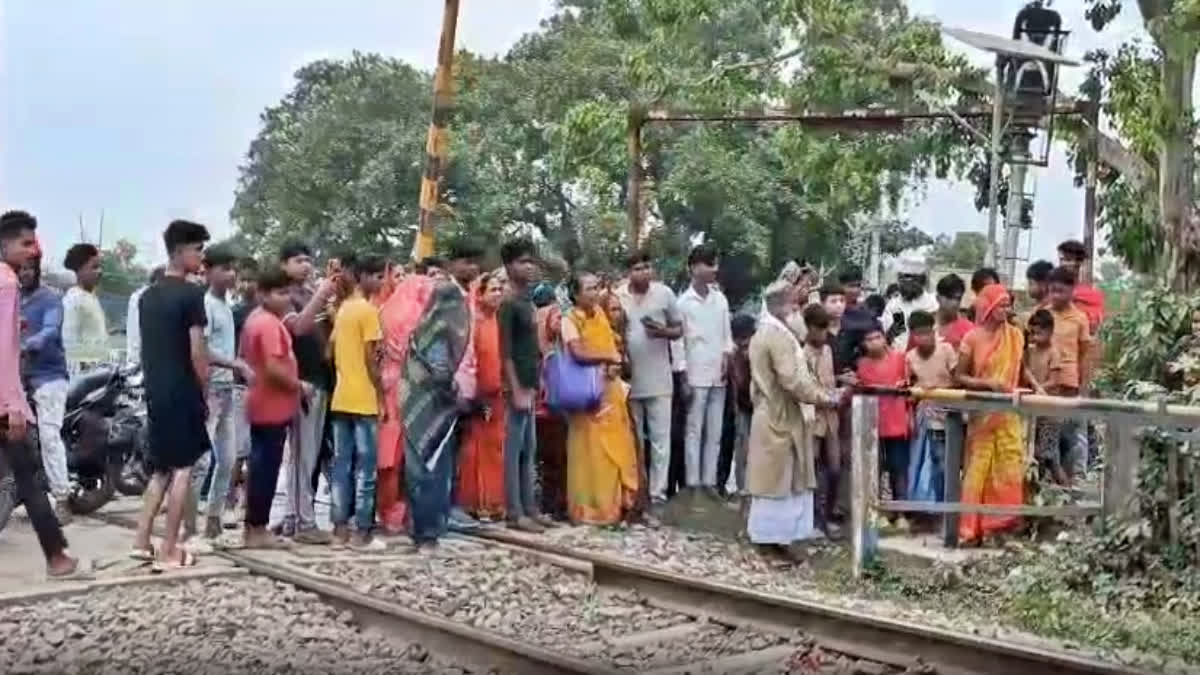 कटिहार में दंपती की ट्रेन से कटकर मौत, नवजात को डॉक्टर से दिखाने जा रहे थे, ट्रैक पार करते समय हुआ हादसा - KATIHAR TRAIN ACCIDENT
