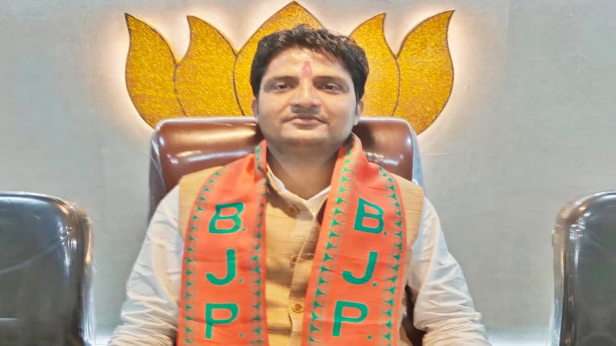 असदुद्दीन ओवैसी की सभा में प्रधानमंत्री पर आपत्तिजनक टिप्पणी का आरोप, बीजेपी महामंत्री पहुंचे थाने - OBJECTIONABLE REMARKS AGAINST PM