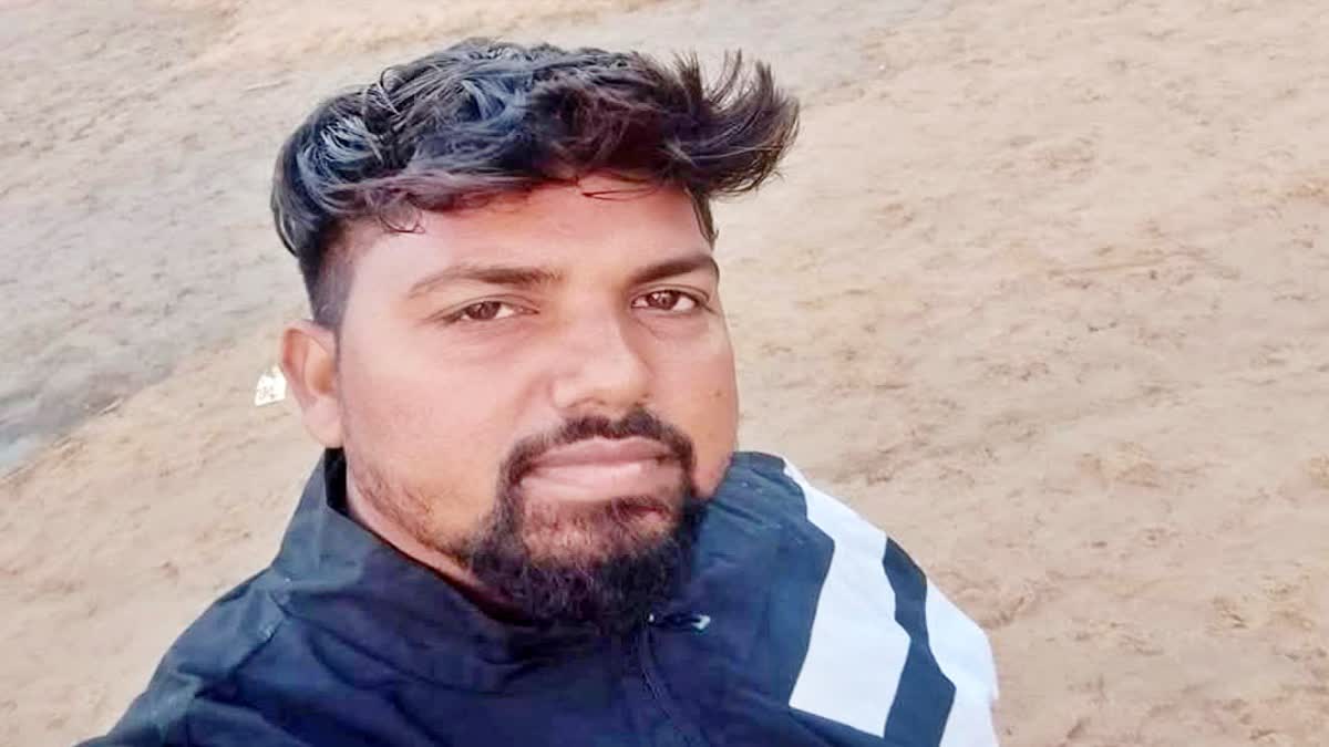 छोटे भाई के तिलक से पहले बड़े भाई का बहा खून, बाइक सवार बदमाशों ने अंधाधुंध फायरिंग कर उतारा मौत के घाट - CHOWKIDAR SON SHOT DEAD IN ROHTAS