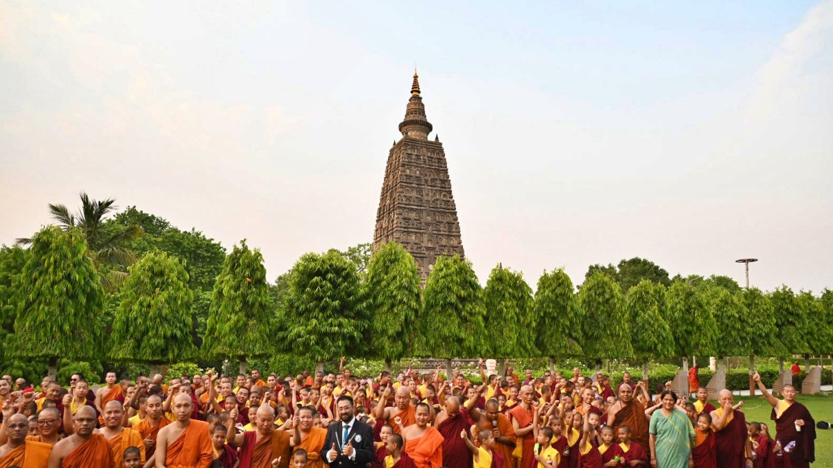 महाबोधि मंदिर में सिंगिंग बाउल समूह ने रचा इतिहास, 375 भिक्षुओं ने एक साथ बजाया, गिनीज बुक में दर्ज हुआ नाम - SINGING BOWL