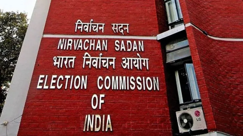 ECI ने पश्चिम बंगाल के 7 अधिकारियों को किया निलंबित, SIR प्रक्रिया में लापरवाही और पावर के गलत इस्तेमाल का आरोप