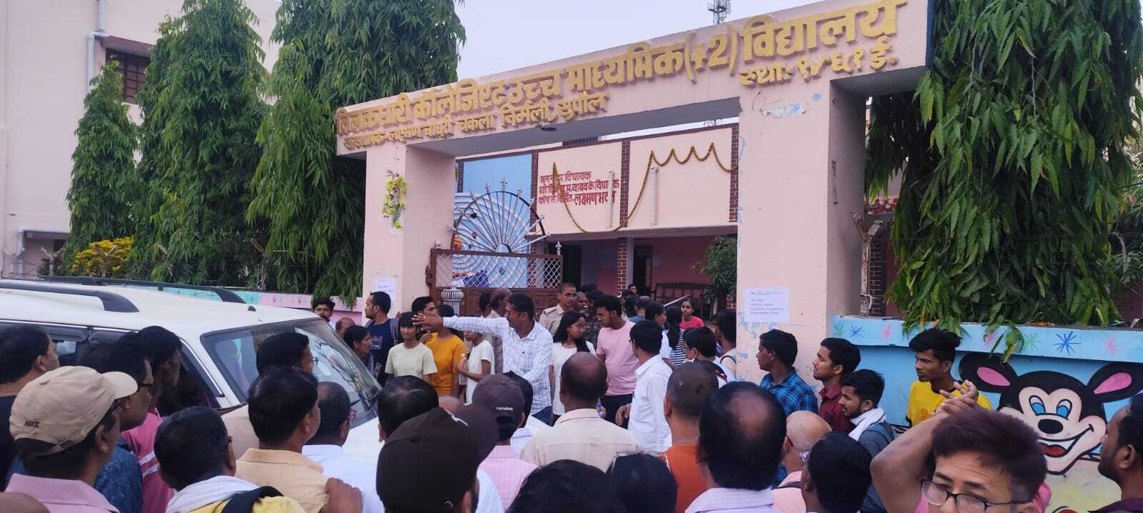 सुपौल: तीन परीक्षा केंद्रों पर NEET परीक्षा शांतिपूर्वक संपन्न, 41 परीक्षार्थी रहे अनुपस्थित