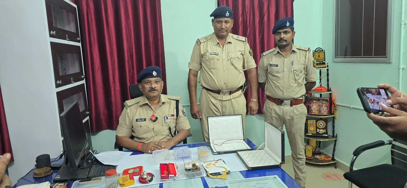 मधेपुरा में चोरी के आरोपी की गिरफ्तारी, गहनों के साथ 7 ग्राम स्मैक भी बरामद
