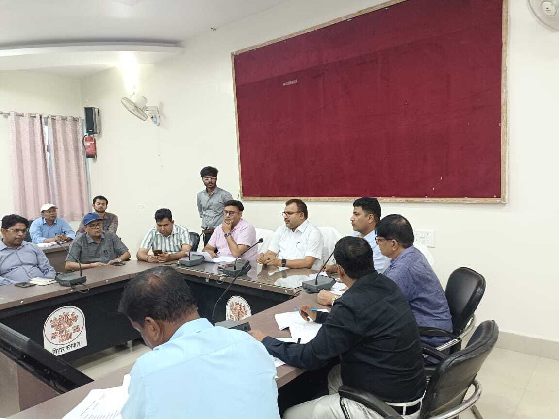 सहरसा में जनकल्याणकारी योजनाओं के क्रियान्वयन की समीक्षा बैठक, योजनाओं में तेजी लाने पर ज़ोर