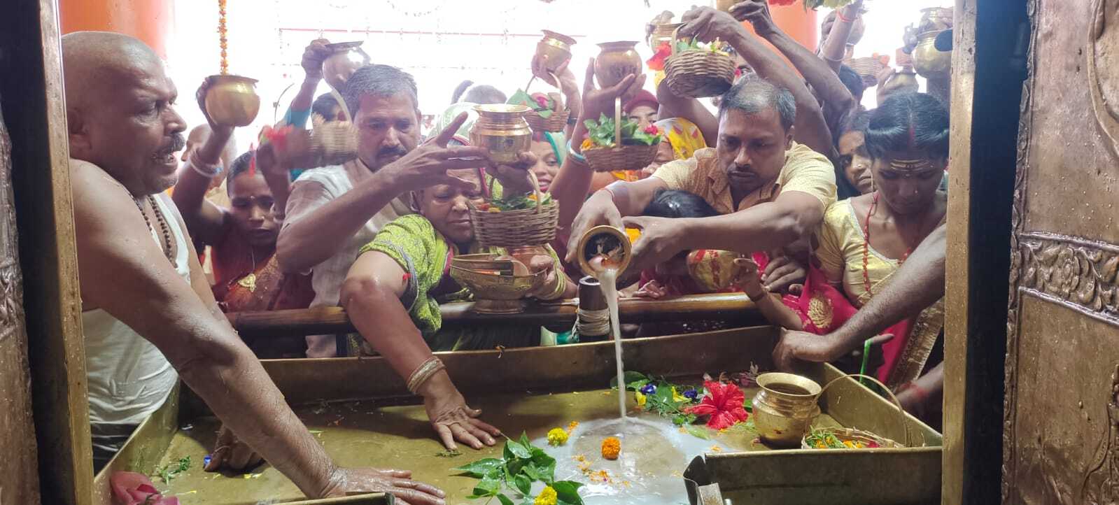 सावन की दूसरी सोमवारी: बाबा सिंहेश्वर नाथ मंदिर में लाखों श्रद्धालुओं के पहुंचने की संभावना, मंदिर परिसर में सुरक्षा सख्त