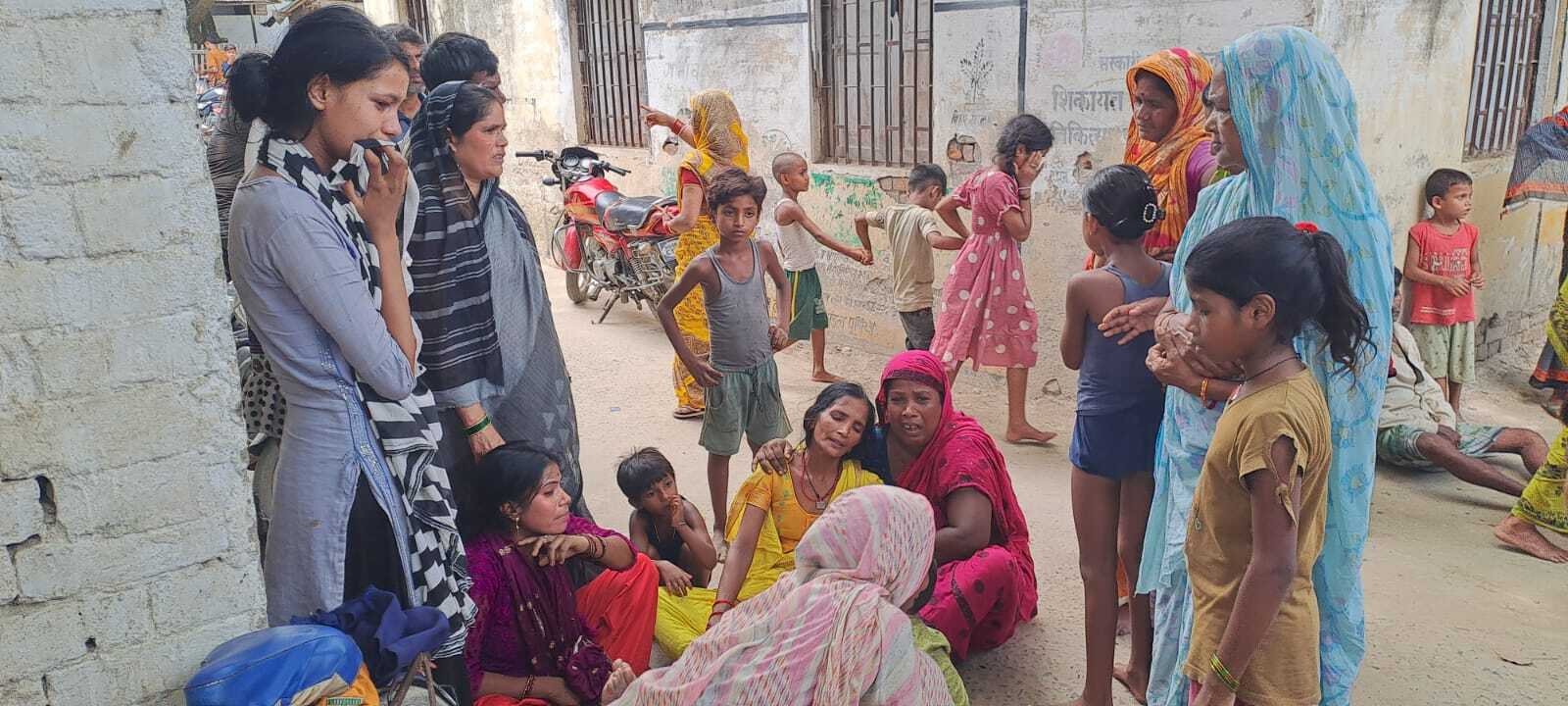 कटिहार: स्नान के दौरान बालक की डूबने से मौत, डॉक्टर पर लापरवाही का आरोप, अस्पताल में परिजनों ने किया हंगामा