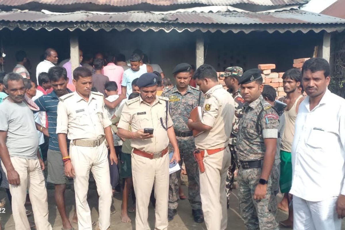 बिहार के अररिया में डबल मर्डर: हत्या के बाद आरोपी को जिंदा जलाया, पुलिस छावनी में बदला गांव