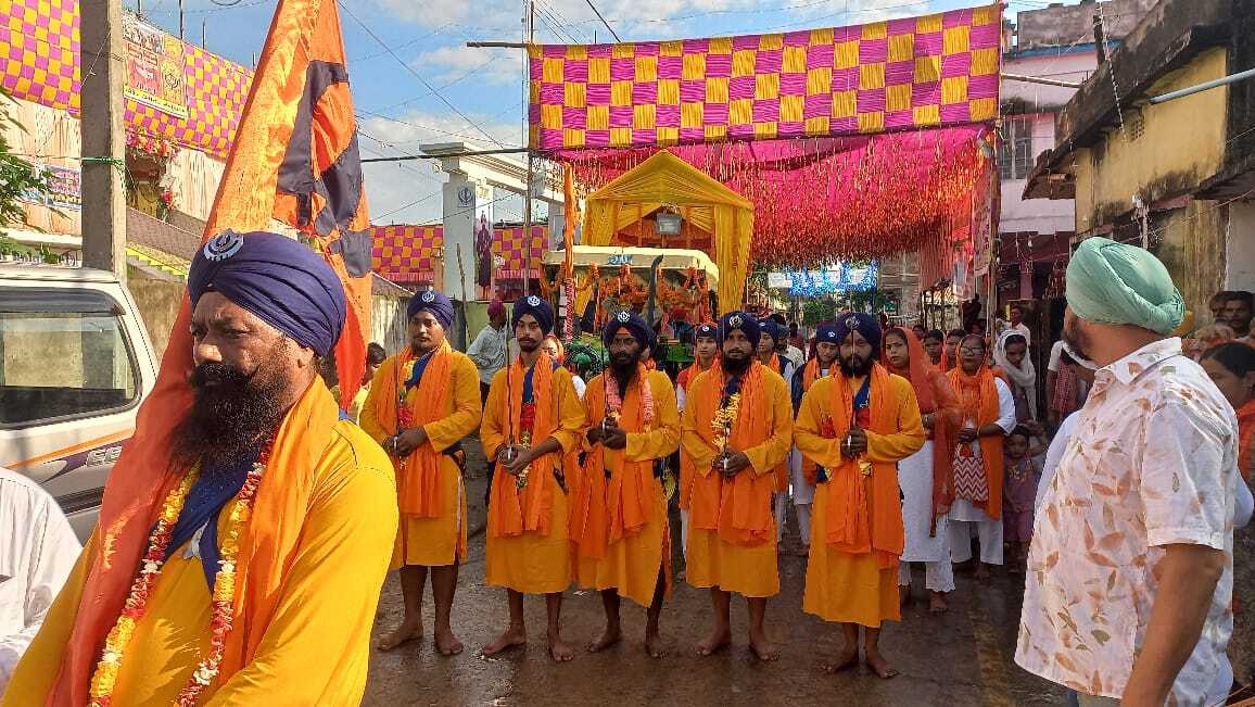 बरारी: श्रीगुरुग्रंथ साहिब का नगर कीर्तन श्रद्धाभाव के साथ संपन्न