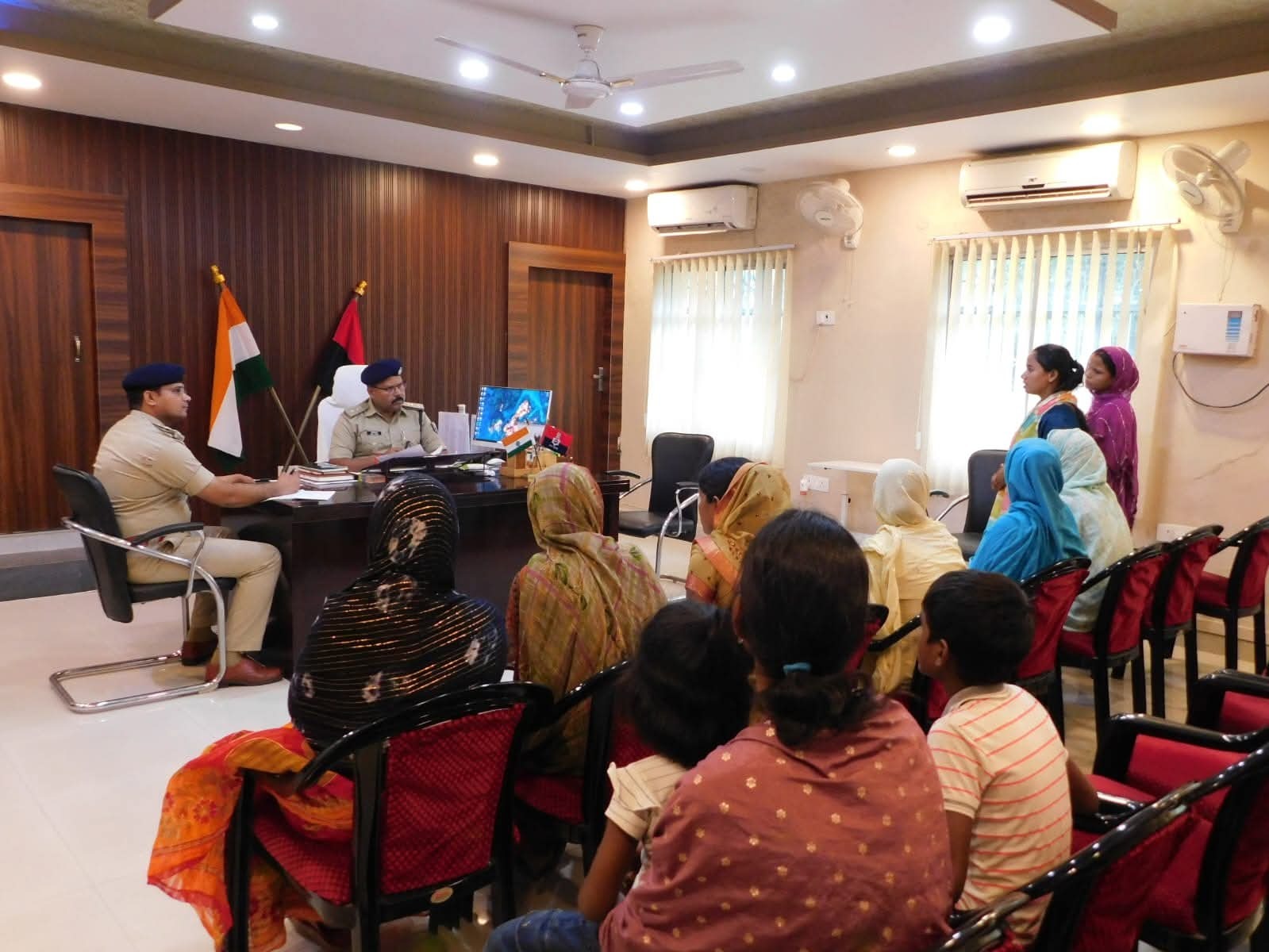 एसपी अंजनी कुमार के जनता दरबार में एक दर्जन मामलों की सुनवाई, कई फरियादों का हुआ ऑन-द-स्पॉट निष्पादन