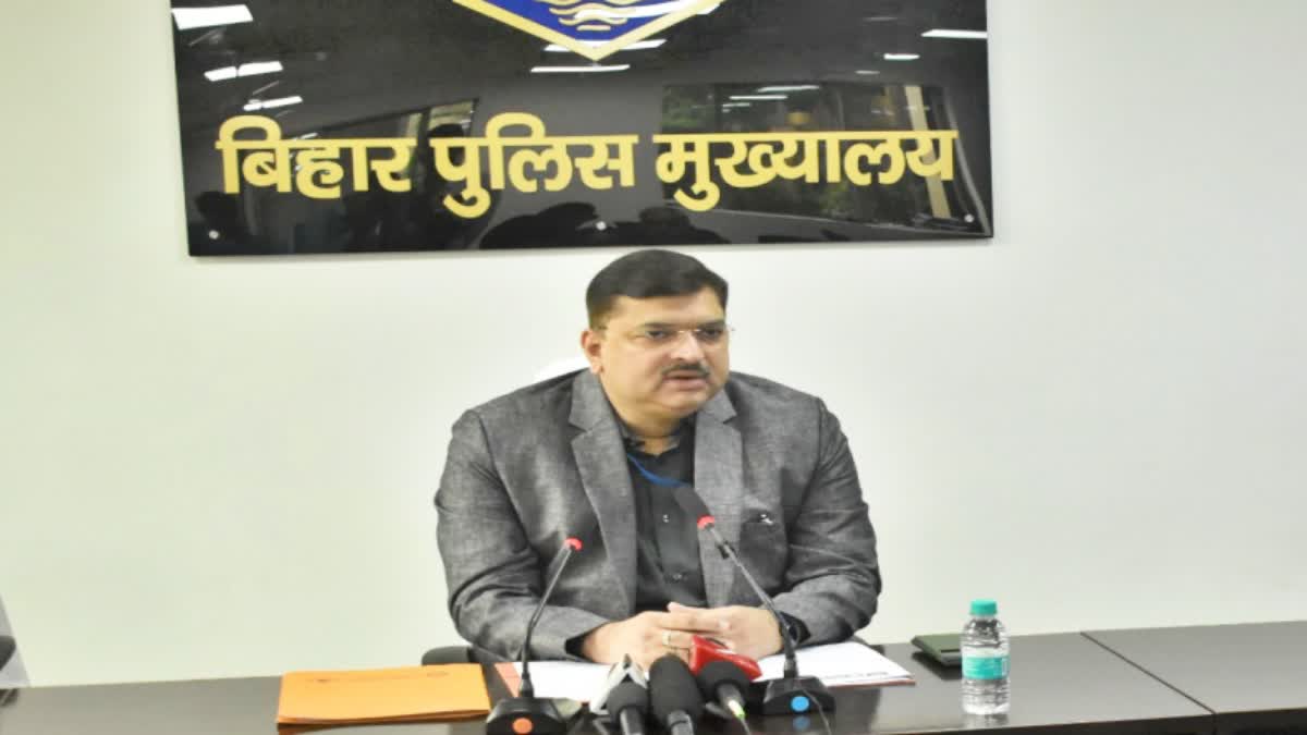 बिहार का सबसे बड़ा साइबर क्राइम खुलासा: डुप्लीकेट आधार कार्ड बनाकर बेचा गया, तीन गिरफ्तार