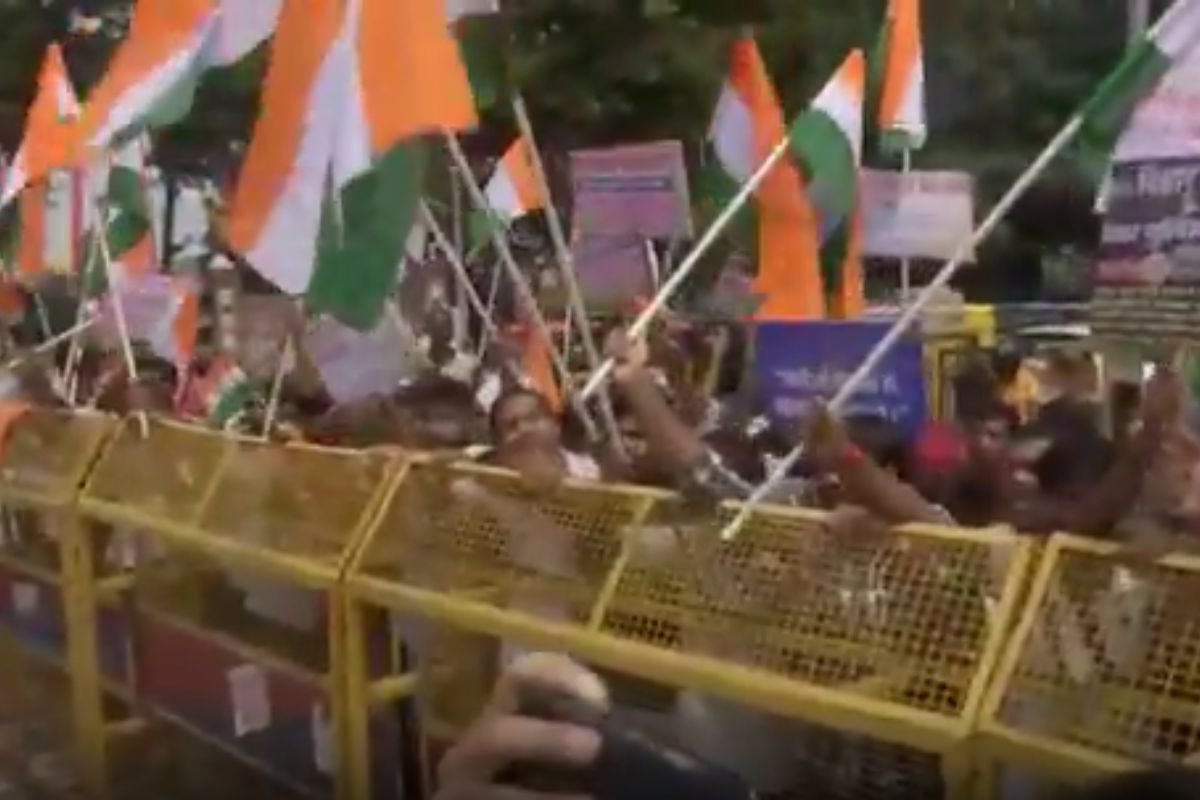 पटना में पुलिस भर्ती को लेकर अभ्यर्थियों का हंगामा, CM आवास की सुरक्षा बढ़ाई गई
