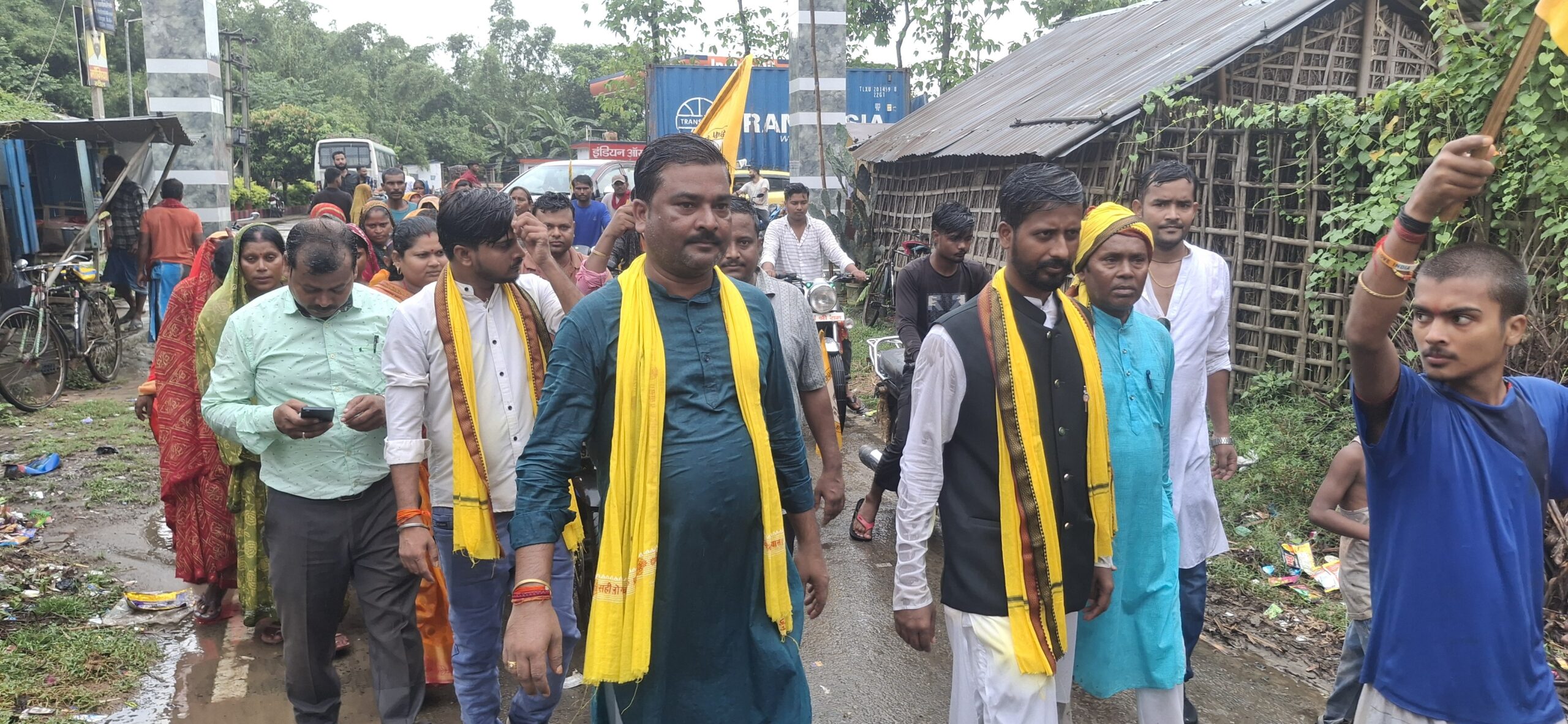 जन सुराज के संभावित प्रत्याशियों ने काफिले के साथ निकाली पद यात्रा
