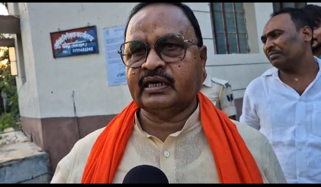 बाप के घर से चोरी कर लाते हैं शराब तस्कर: विधायक गोपाल मंडल का विवादित बयान
