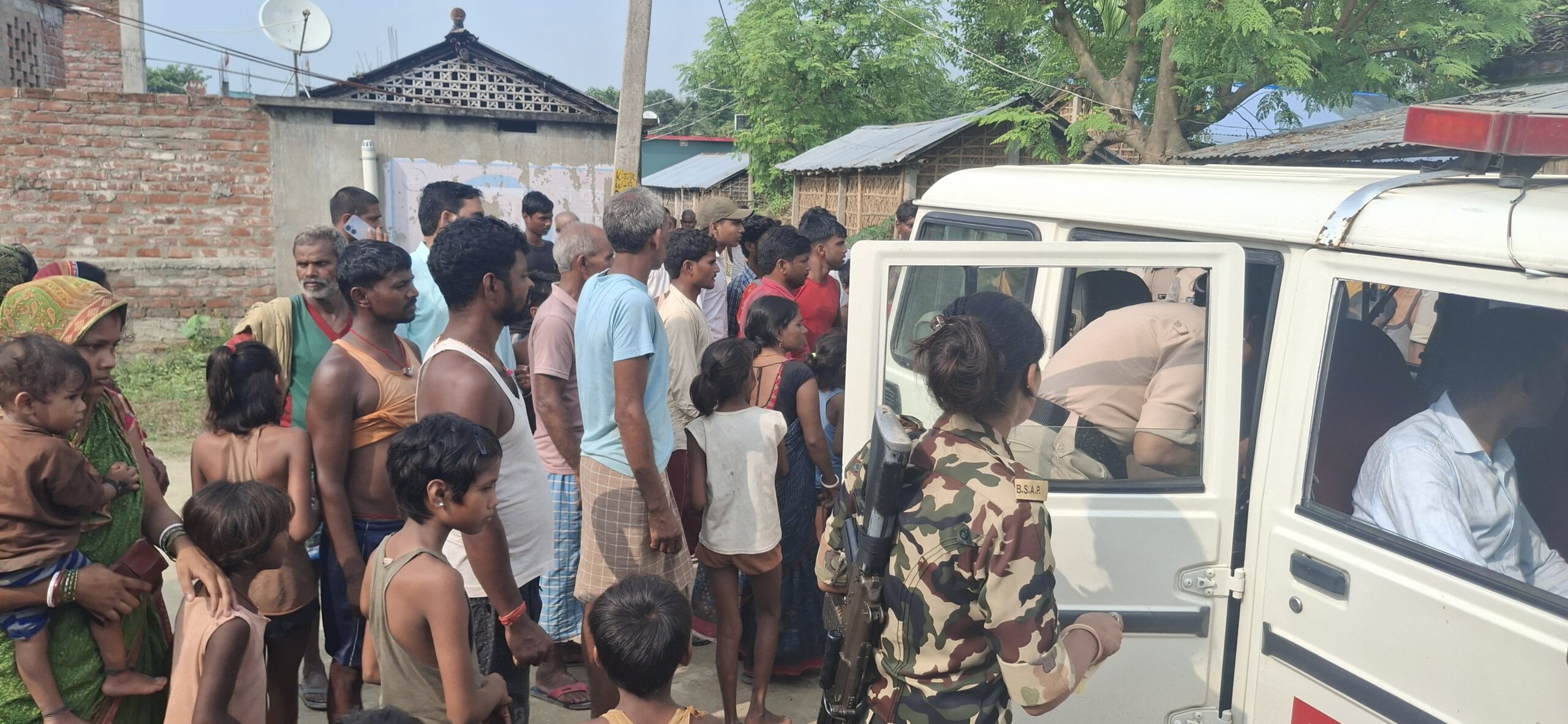 कोचिंग शिक्षक पर नाबालिग छात्र से यौनाचार का आरोप, परिजनों ने पीटा और सड़क जाम