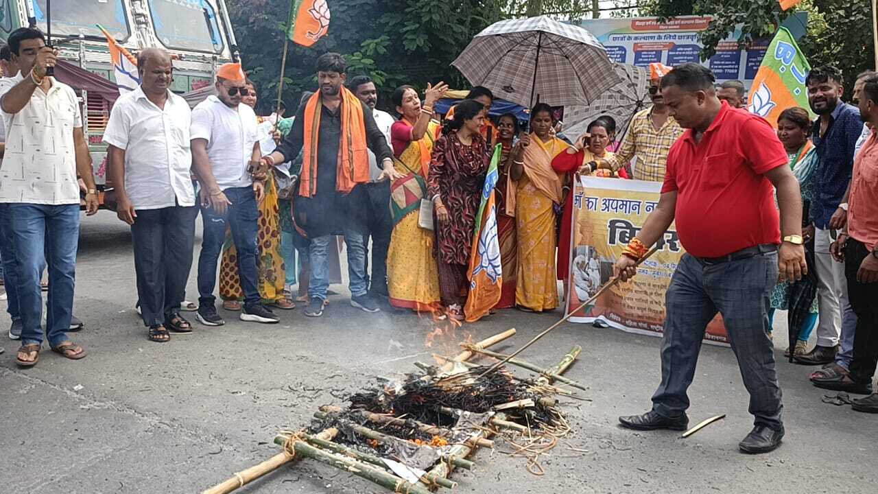 एनडीए के बंद का किशनगंज में दिखा असर, राहुल गांधी का पुतला दहन