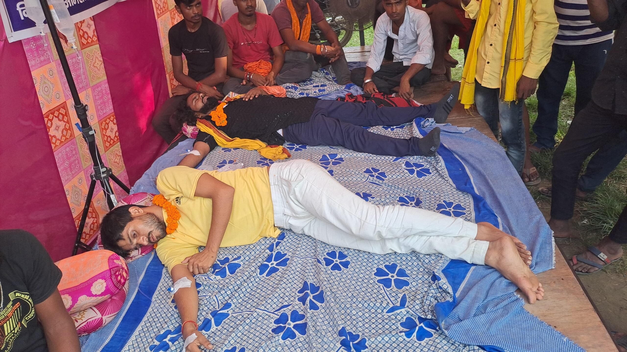 निर्मली में छात्रों का आमरण अनशन जारी, चिकित्सकों ने की स्वास्थ्य जांच