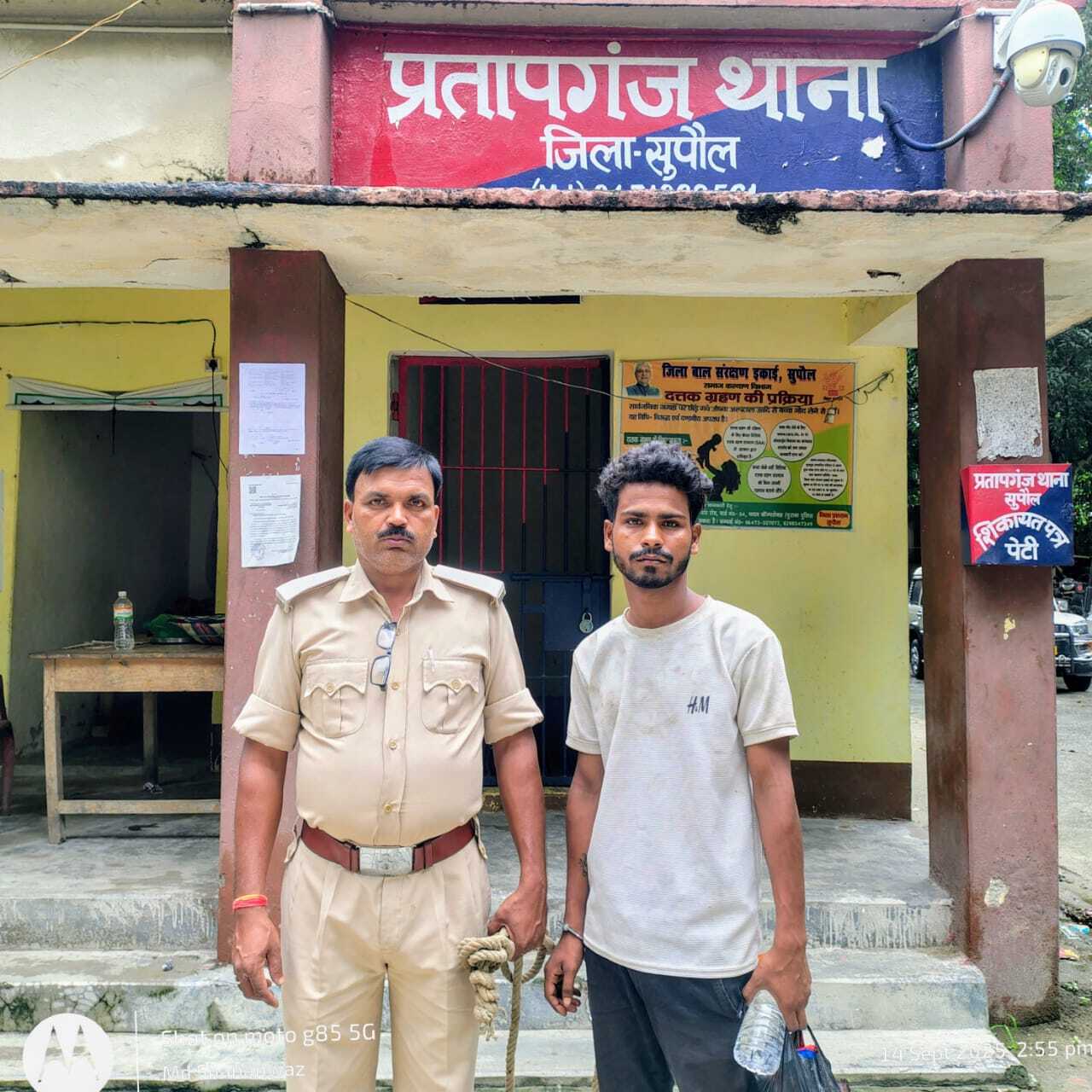 प्रतापगंज: गुप्त सूचना पर छापेमारी — अवैध हथियार के साथ युवक गिरफ्तार