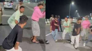“मैं तो मोदी जी को नचाता हूं” – पटना मरीन ड्राइव पर युवाओं संग डांस करते दिखे तेजस्वी यादव, वीडियो वायरल