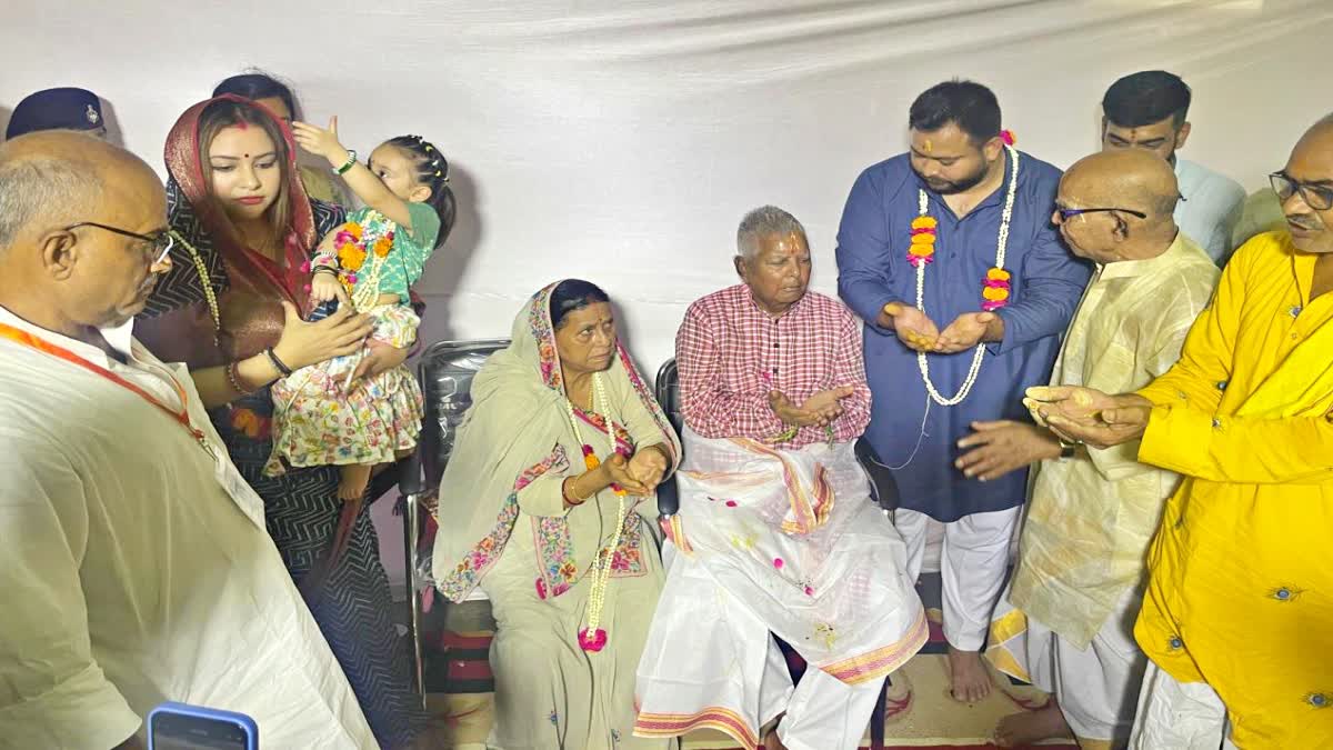 लालू यादव ने विष्णुपद मंदिर में पूजा-अर्चना की, बिहार को अपराधमुक्त बनाने की कामना