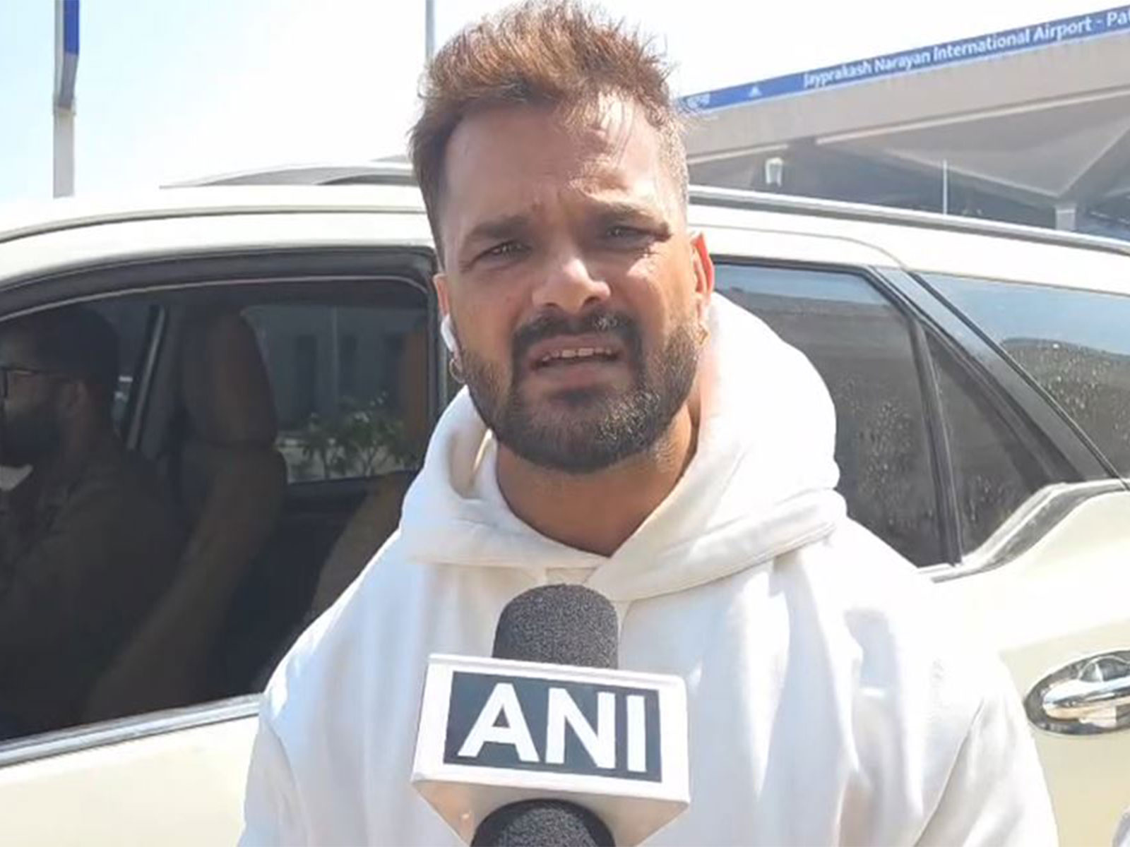 भरत तिवारी एनकाउंटर मामले में परिवार से मिले खेसारी लाल यादव, निष्पक्ष जांच की उठाई मांग