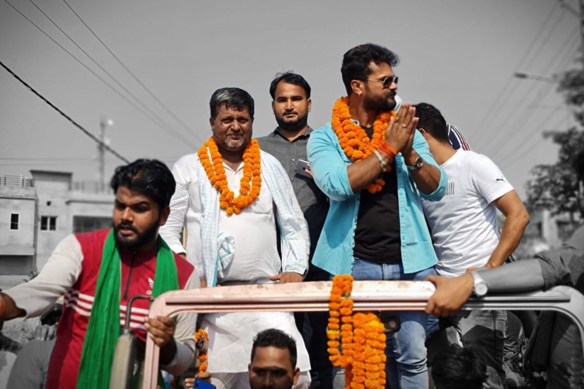 Bihar Election 2025: खेसारी लाल यादव ने छपरा को बनाया हॉट सीट, राखी गुप्ता की बगावत से बीजेपी में मचा सियासी भूचाल