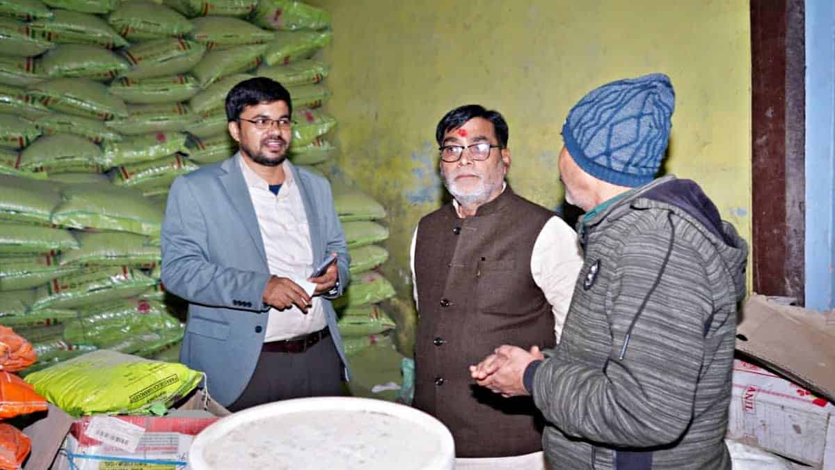 बिहार में कालाबाजारी करने वालों पर सख्ती: कृषि मंत्री रामकृपाल यादव ने देर रात खाद दुकानों का किया औचक निरीक्षण