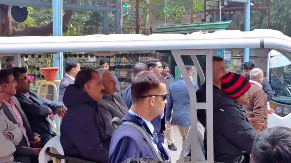 अधिकारियों के साथ अचानक पटना जू पहुंचे मुख्यमंत्री नीतीश कुमार, जानें कारण