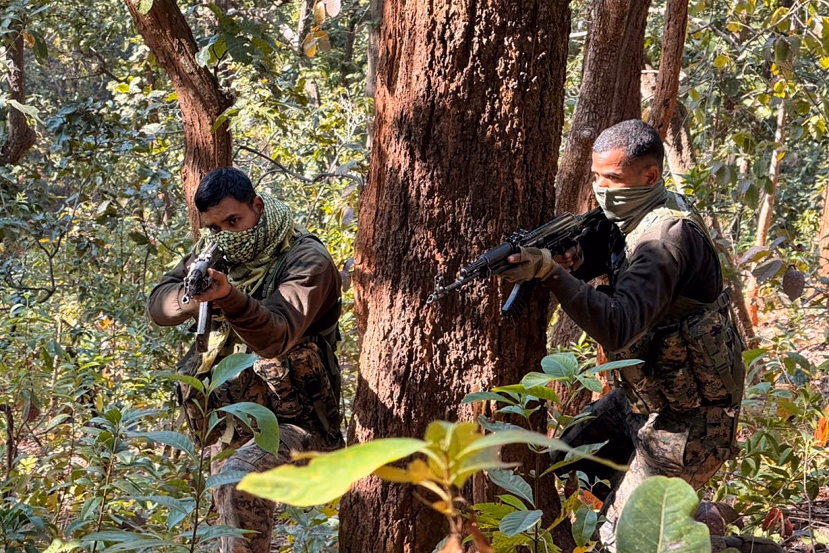 Jharkhand Naxal Encounter: सारंडा में सुरक्षाबलों का सबसे बड़ा ऑपरेशन, 4.49 करोड़ के इनामी 13 नक्सली ढेर
