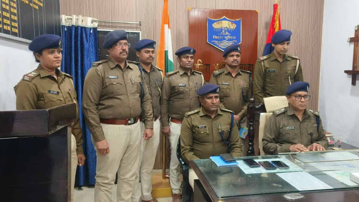 बिहार में मानव तस्करी का खुलासा: 3 नाबालिग बच्चियों को बंगाल ले जा रहे मां-बेटे गिरफ्तार
