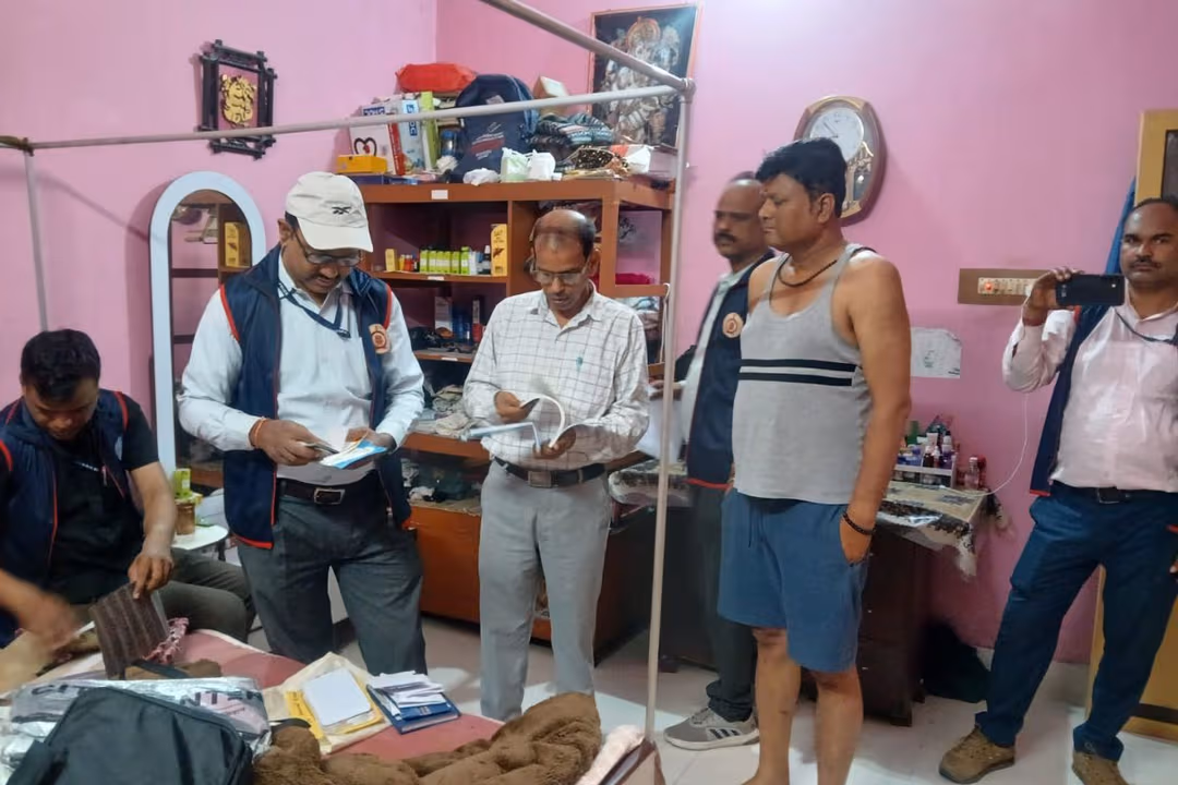 बिहार में EOU छापेमारी, आय से अधिक संपत्ति मामला, 12 ठिकानों पर रेड, भ्रष्ट अफसर कार्रवाई, बिहार भ्रष्टाचार खबर